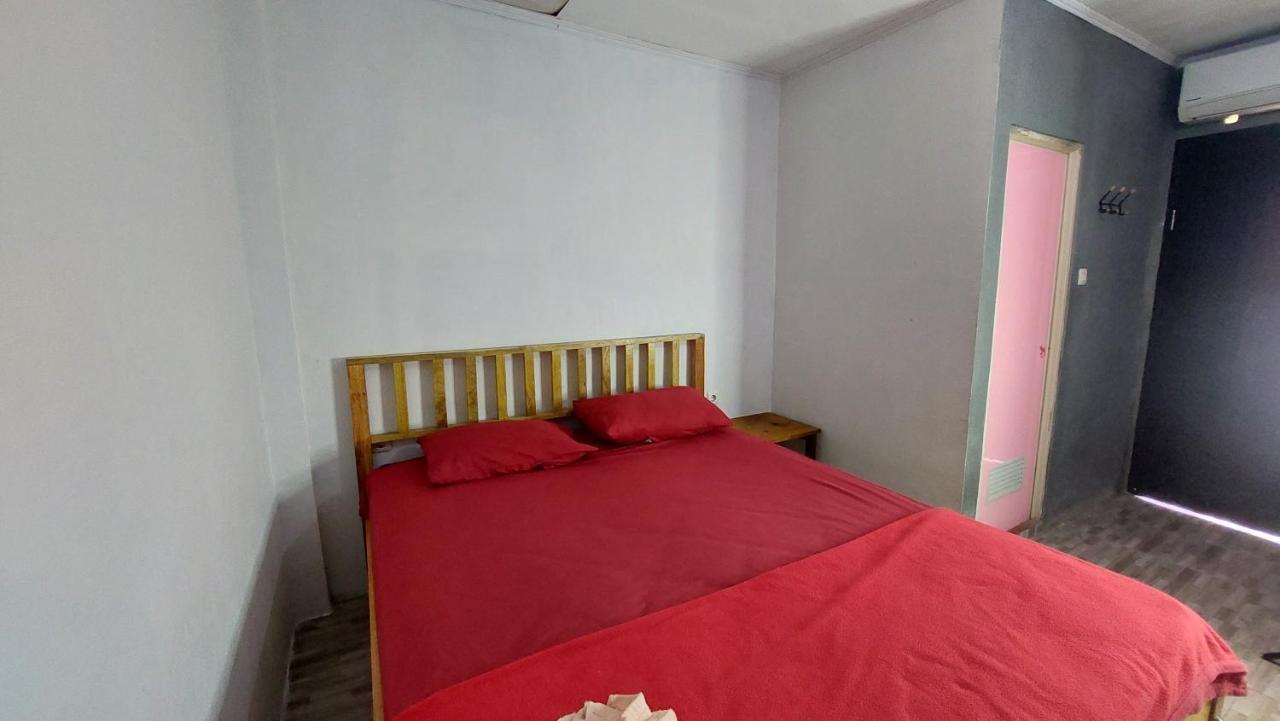 Harry & Mimin Homestay Gorontalo Exterior foto