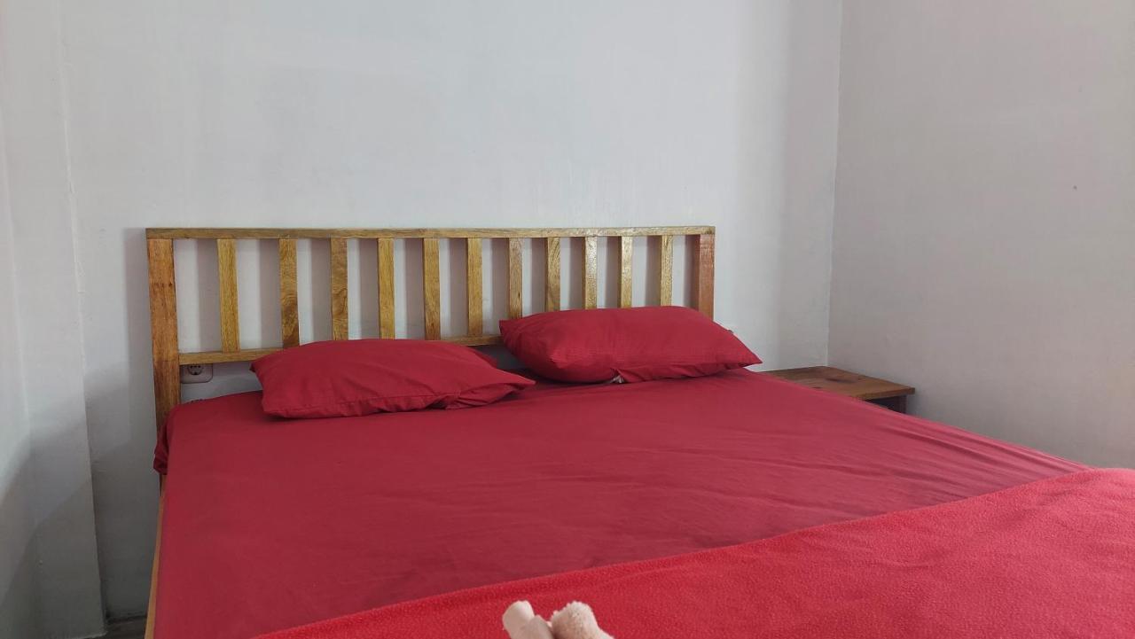 Harry & Mimin Homestay Gorontalo Exterior foto