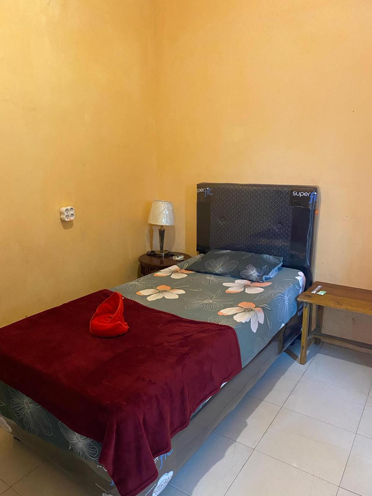 Harry & Mimin Homestay Gorontalo Exterior foto